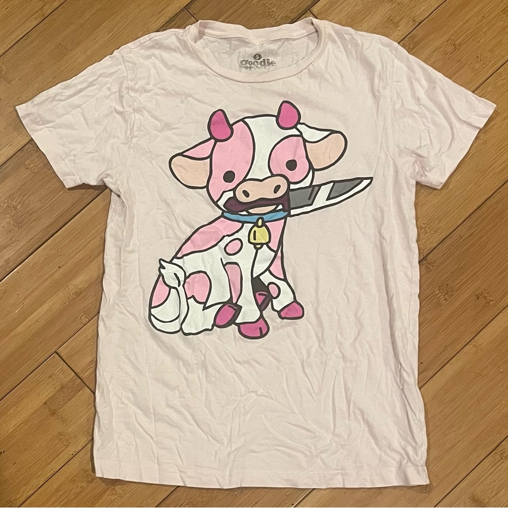Cute Cow with Knife 🐮🔪
“Boyfriend Fit” Tee from Hot Topic 🔥—size SMALL